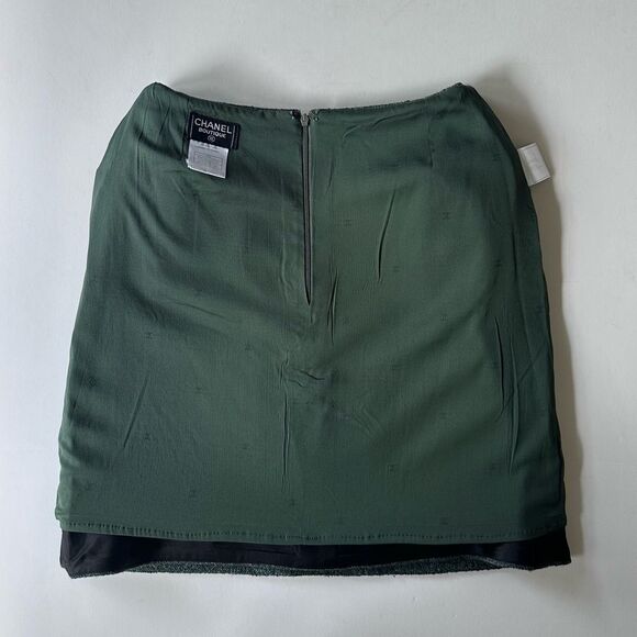 Vintage 1990s Chanel Forest Green Boucle Tweed Mini Skirt 97a 40 FR 8 US - Picture 11 of 16